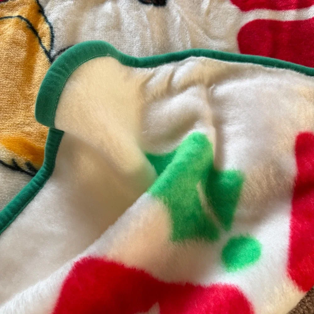 DISNEY Winnie the Pooh High Pile Throw Blanket Winter Fun Christmas 50x60 VTG 90